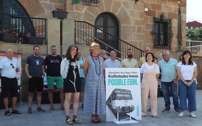 Tren zerbitzu "moderno, seguru, irisgarri eta duina" eskatu dute EH Bilduko alkate eta zinegotziek