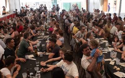 [ARGAZKI GALERIA]: Intxaurre elkartearen 40. urteurrena, iruditan