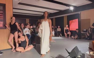 Moda eta artisautza ardatz hartuta, 'Hutsuneak oihaletan' ekitaldia egin dute Aretxabaletan