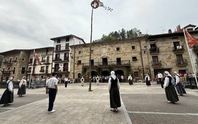 Tantaia jasotzea eta dantzak, San Juan bezpera legez