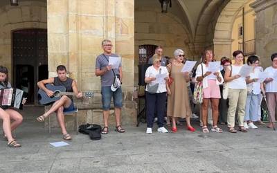 Arantxa Agirre: "Hasieran lankide izan ginen Pili eta biok, eta ostean lagun minak, 50 urtez"