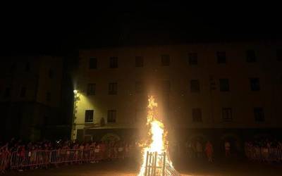 Suaren bueltan ospatu dute Solstizio gaua Bergaran