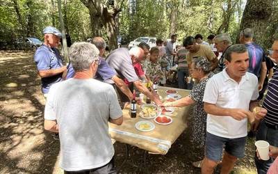 [ARGAZKI GALERIA] Mañarian San Joan eguna ospatu du ermitaren bueltan
