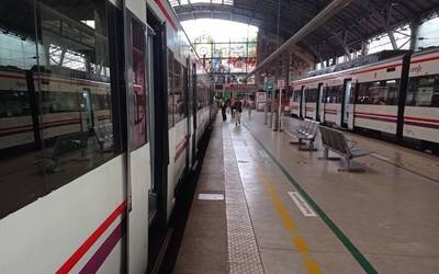 Erabateko kaosa C-3 tren zerbitzuan Aiaraldean