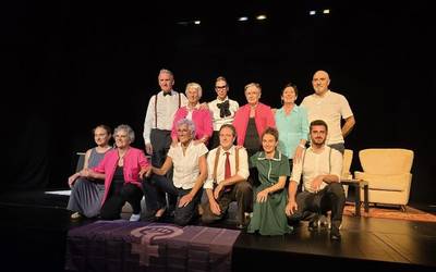 Seminarixoa goraino beteta, Isladak-en 'Elizabeth' antzerkiaren emanaldian