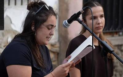[ARGAZKI GALERIA]: Literatura feminista orrialdeetatik askatu eta kalera eraman dute