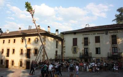 [ARGAZKI GALERIA]: Donien atxa igota lehertu da festa Berrizen