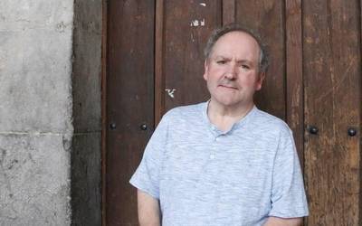 Poesiaren arloko Ermua Hiria litertur lehiaketa irabazi du Juan Ramon Alberdik
