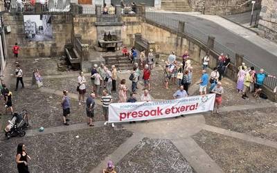 "Helmuga: denak etxean egongo diren eguna"
