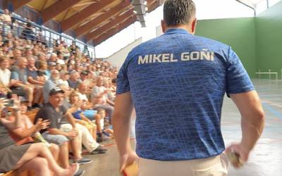 Mikel Goñik eta Titin III.ak Aramaioko frontoia bete dute