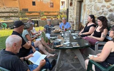 Literaturatik abiatu, bizitzaz eta munduaz lasai asko berba egiteko