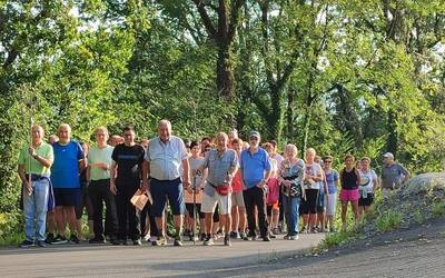 Ohiturari eutsiz, Letania errezatuz igoko dira San Martzialera, bihar