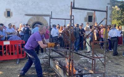 "Festetako San Pedro ermitako merenduan urdaia da gogotsuen dastatzen dena"