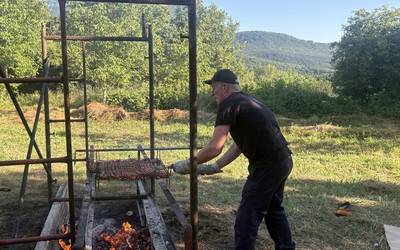 "Arruazuko festetako merenduan ez dago kolesterolik, dietarik ez ezer (kar-kar)"