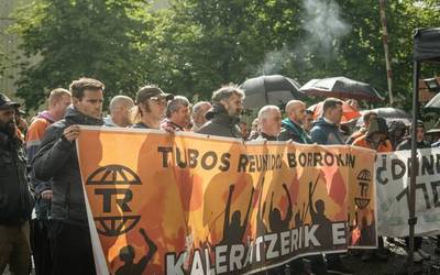 Tubos Reunidoseko hartzekodunen lehiaketaren joko arauak: Ekoizpen unitate batzuk soilik erosteko aukera, bi urtez jarduna mantentzeko konpromisoa eta