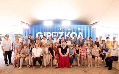“Ondo egoteaz gain, ondo sentitzeko gakoak” partekatu dituzte Deban egin den Ongizatearen Plaza egitasmoan
