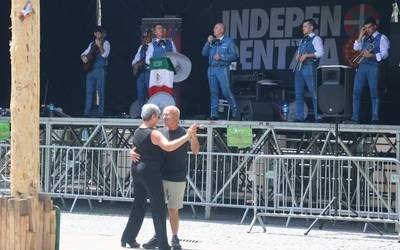 Chuchin Ibañez y los Charros mariatxi taldearen emanaldia, argazkitan