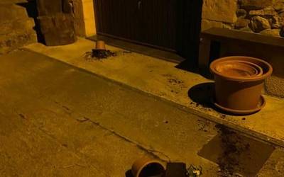 Berrizko Elizoste inguruko bizilagunak kexu dira udalagaz jaien eraginagaitik