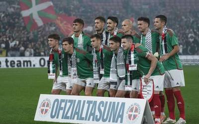 Euskal selekzioaren aldeko argazkia ateratzeko deia egin dute zapaturako