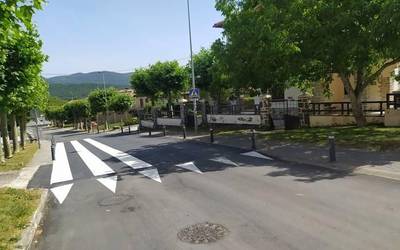 Urdiaingo zebrabidea, Etxarriko hirigintza eta istripu baten instrukzioa