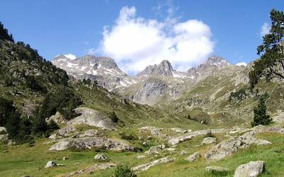Pirinioetara bi eguneko irteera antolatu dute Morkaikok eta Deporrek