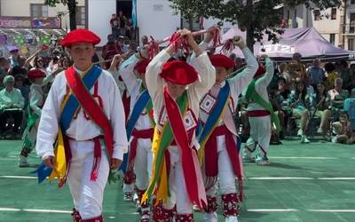 Mendizaleen plaza, euskal dantzen erakusleiho eta gehiago