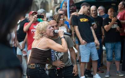 Ehunka lagun bildu ditu Punkzaharrak Egunak Laudioko kaleetan