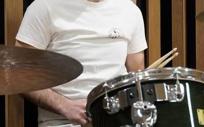 Ion Larrañaga: "Batik bat, askatasuna da niretzat musika"