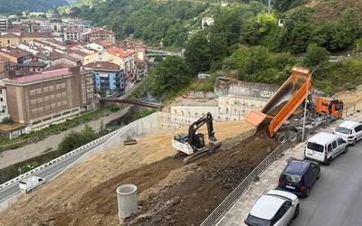Urazandik ez du zurrumurru edo isiltasunik behar, erantzunak baizik