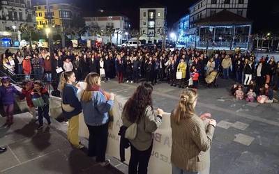 Plentziako Mahai Feminista berraktibatzeko prozesua abiatu dute