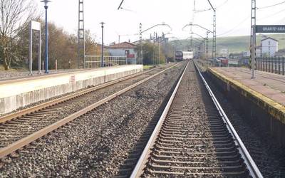 Iruña-Altsasu tren tarterako proiektuak idazteko kontratua eman nahi du