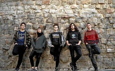 Brigade Loco, Burutik eta Antigona musikarien doinuak gaur