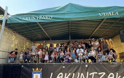Festetan haurrei aitortza egiten zaien ekitaldia prestatzen ari da udala