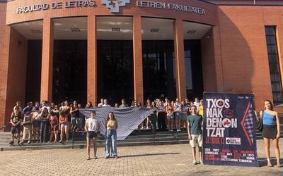 Gasteizko jaietan "txosna pirata" jarriko dute berriz GKS eta Etxebizitza Sindikatuak