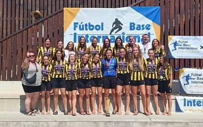 Amaikak-Bateko kadete-gazte mailako neskek ezohiko eran irabazi dute Salou Youth Cup-eko Integrazio Kopa