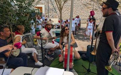 Ezekiel eta Ion Celestino (Les Cuisiniers): "1920ko hamarkadako jazz estiloa jorratzen dugu taldean, baina bertako loturekin ere"