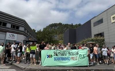 ELAk FVEM patronalaren jarrera salatzeko elkarretaratzea egin du Zornotzan