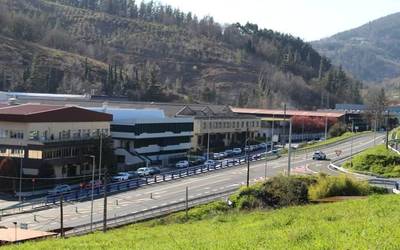 Mallabiko hainbat enpresa haserre Ermuko Udalak ezarritako debekuagaz