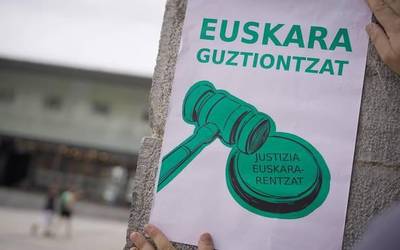 "Euskara azterketak zuzentzen aritu garenok presioa eta beldurra sentitu ditugu"