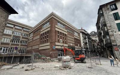 Abuztuaren 31n hasiko dituzte merkatu plaza eraisteko lanak