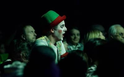 Elur Arrieta: "Bidaia emozionala proposatzen du Luminak, clown baten sentimenduen bitartez"