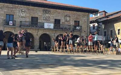 [ARGAZKI GALERIA] Gazte Eguna ospatu dute Otxandion, santamañen atarian