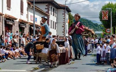 Baztandarren Biltzarra eguneko bazkariko txartelak salduko dituzte asteazkenean