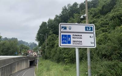 Seinale berriak jarri dituzte bidegorriaren irekierarekin batera