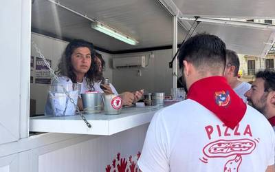 Aitana Miner eta Aitana Aranburu (Puntu Morea): “Indarkeria matxistaren kontrako puntu erreferentziala da Gazteluko Plaza”