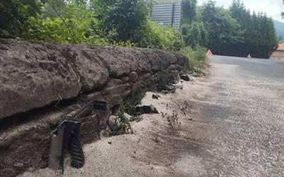 Hiru zauritu arin atzo Luiaondon gertatutako auto istripuan