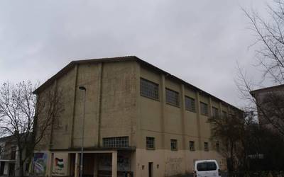 Frontoian eguzki plakak jartzeko enpresa kontratatuta