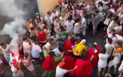 Zezenik gabeko entzierro garbi eta festazalea izan da gaur