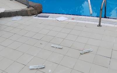 Elorrioko Udalak gaitzetsi egin ditu udal igerilekuetan gauez gertatutako kalteak
