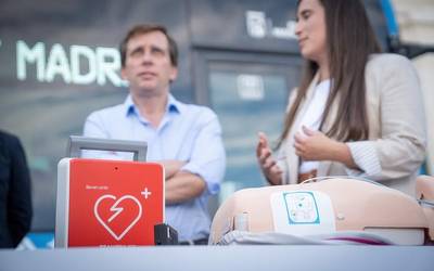 Madrileko autobus sarea desfibriladoreekin hornituko du Bexen Cardiok